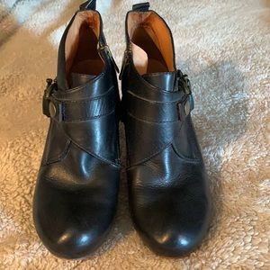 Frye Liv bootie, black leather sz 8.5